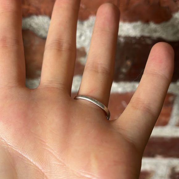 Swarovski Bow Ring - Picture 3 of 3